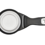 TAZA MEDIDORA CON CLIP KUP A2747 BLANCO (POLIPROPILENO / SILICÓN / A2747.01 /  ARTICULOS PROMOCIONALES)