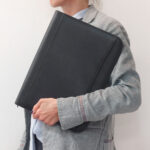 CARPETA CON CIERRE "ELEVATOR" (C557 NEGRO) - Image 6