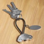 LLAVERO AUTO CON PLACA NEGRO M 2080 N (HULE / METAL) - Image 2