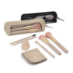 DAM 066 BE - SET DE BROCHAS ROMINA BEIGE (BEIGE / CURPIEL Y PVC ESTUCHE / MADERA, ALUMINIO Y NAILON BROCHAS / POLIESTER TOALLA / LATEX ESPONJA) - Image 6