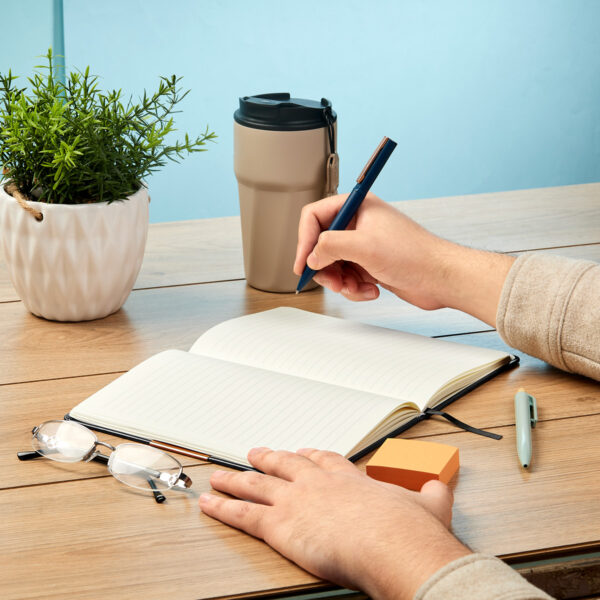 HL 9047 N - LIBRETA KOLM NEGRO (NEGRO / CURPIEL / PAPEL) - Imagen 3