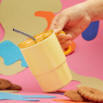 TAZ 067 Y - TAZA CORALINE AMARILLO (AMARILLO / CERAMICA / PLASTICO / ACERO INOXIDABLE) - Image 2